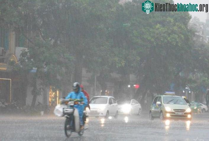 Khu vực Hà Nội nhiều mây, có mưa, có nơi mưa vừa, mưa to và rải rác có dông.