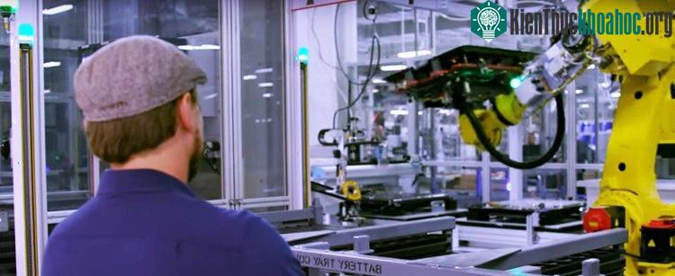 Gigafactory là một trong những nhà máy sản xuất có diện tích lớn nhất thế giới và vẫn đang được tiếp tục mở rộng.