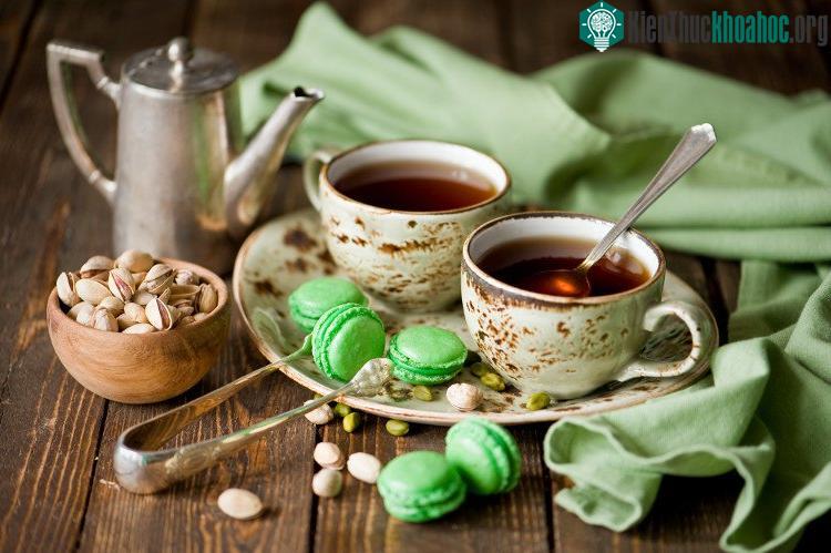 Ngày nay, thực đơn Trà chiều được phục vụ ở Anh và nhiều nơi khác trên thế giới đều được gọi là High Tea.