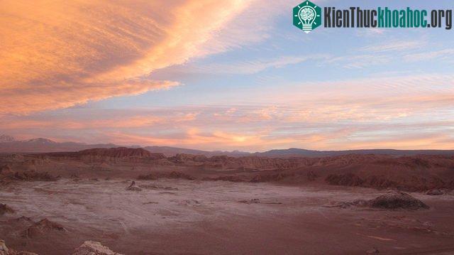 Atacama cách thị trấn Antofagasta 75 km về phía nam.