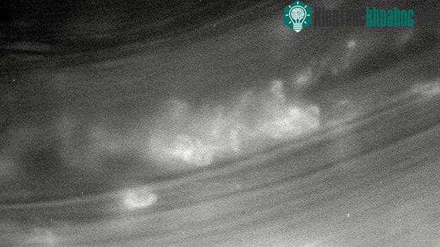 Hình ảnh khí quyển sao Thổ chụp ở khoảng cách cực gần do Cassini gửi về. (Ảnh: Twitter).