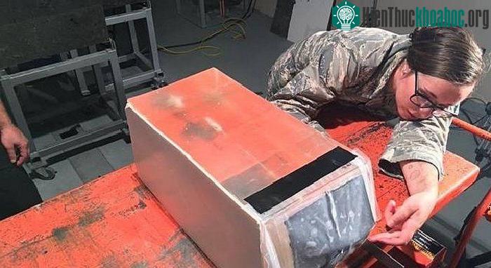 Lực của viên đạn càng lớn thì độ chắc chắn của chất lỏng phi Newton càng cao.