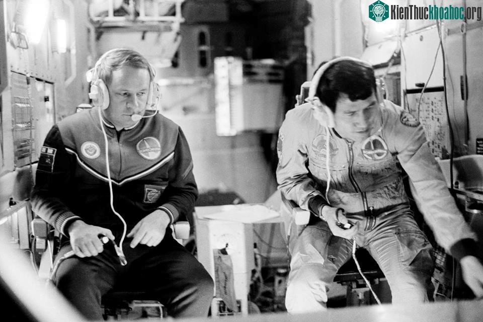 Gorbatko đã hình thành niềm đam mê trở thành phi công trong cuộc chiến tranh chống phát xít Đức