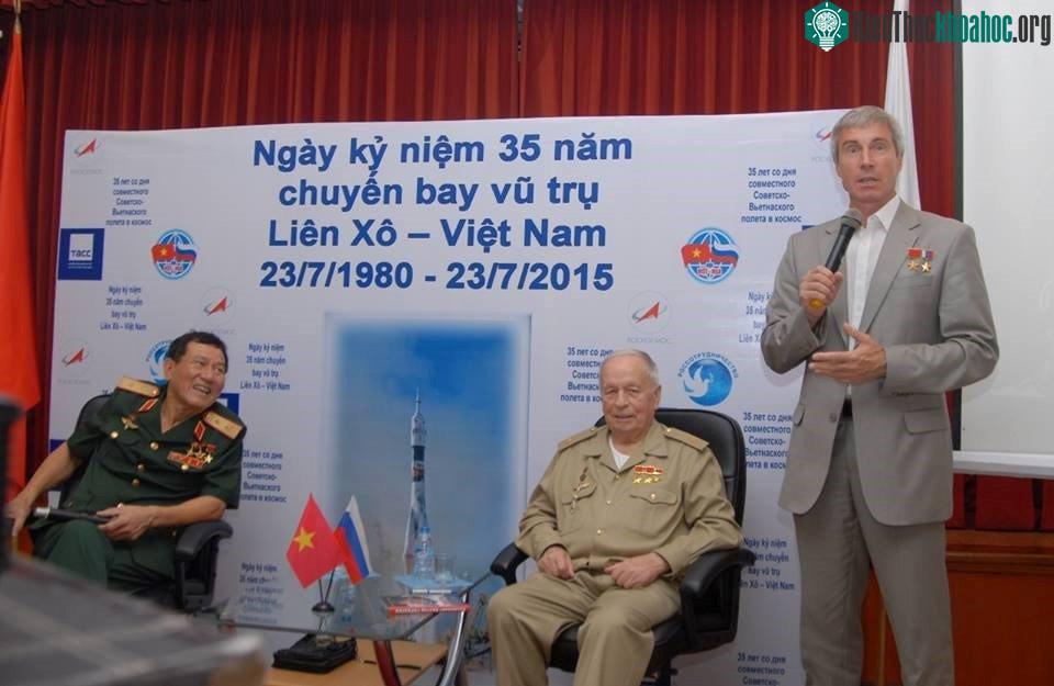 Năm 1992, ông nghỉ hưu với quân hàm Thiếu tướng.