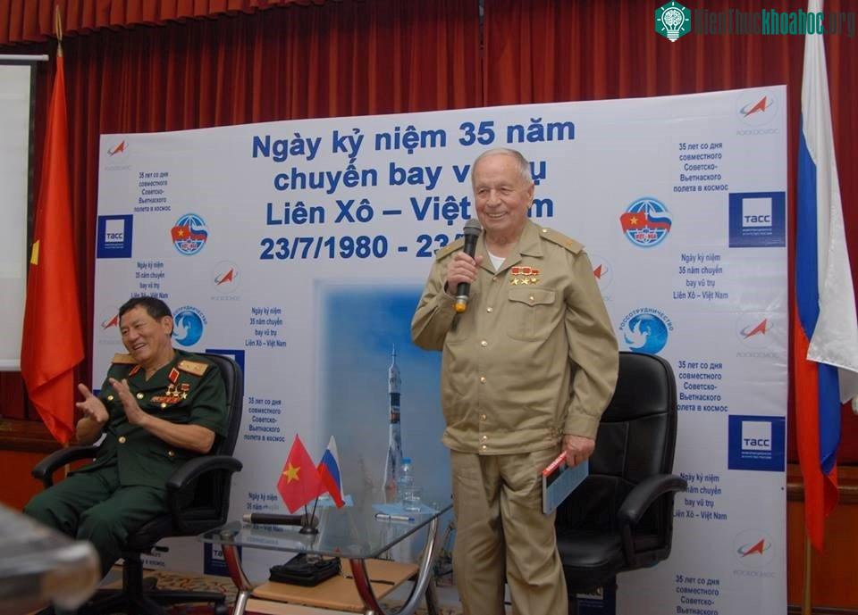 Gorbatko đã nhiều lần đến Việt Nam, cũng một phần với tư cách là nhà sưu tập tem.
