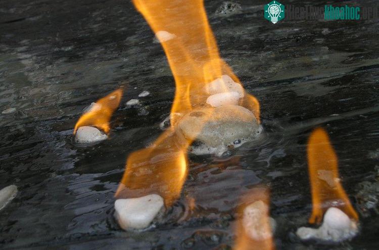 Việt Nam được đánh giá là quốc gia có trữ lượng băng cháy khá lớn.