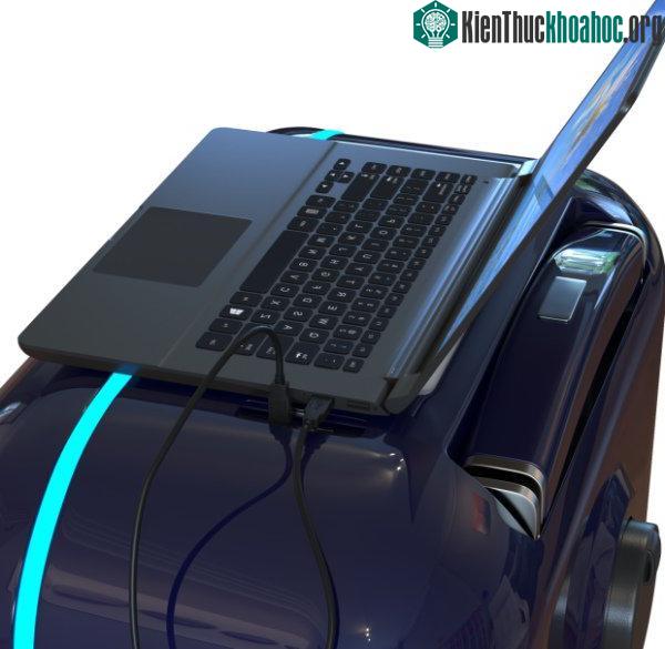 Cổng USB tiện lợi giúp sạc đầy cho Travelmate.
