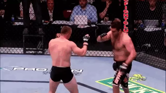 Quật ngã và tấn công liên tục - cảnh tượng thường thấy trong các trận đấu của UFC.