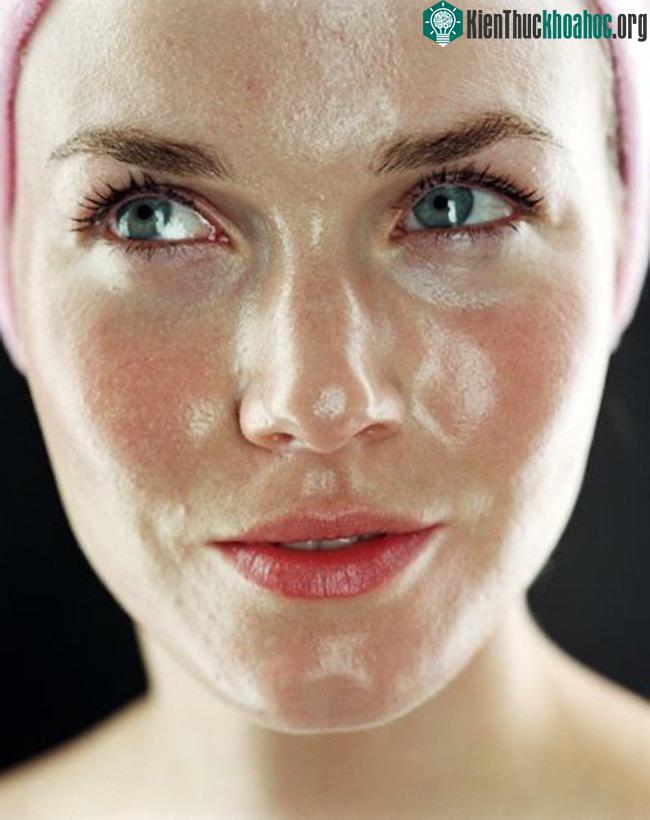 Lỗ chân lông ở làn da nam giới thường to hơn nữ giới khá nhiều.