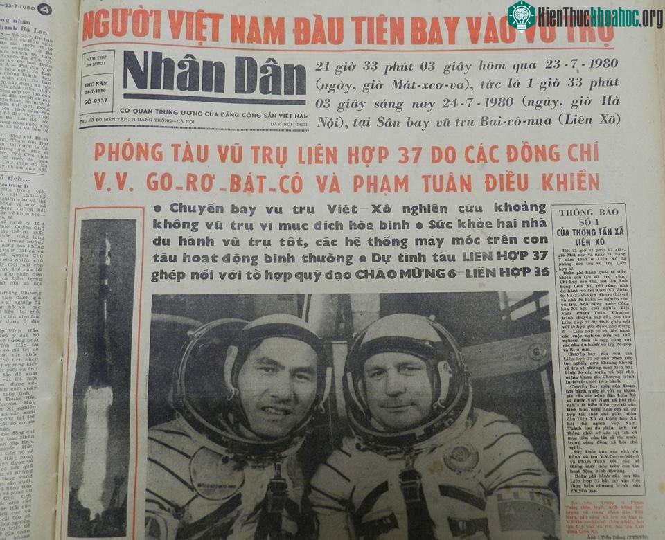 Ông gia nhập Hồng quân Liên Xô vào năm 1952