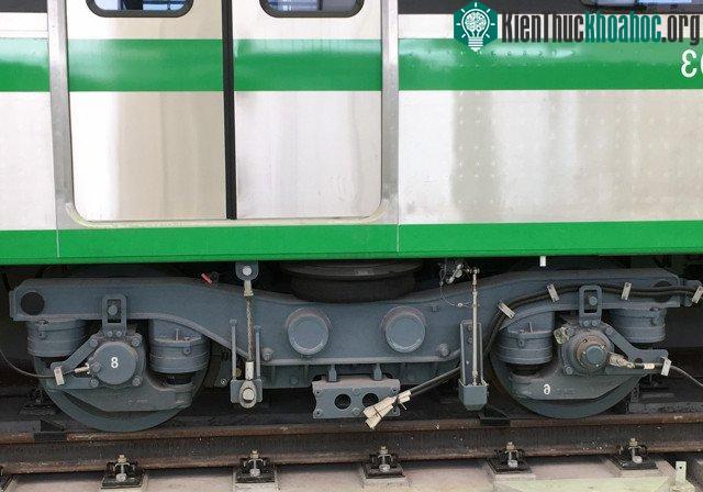 Theo nhà sản xuất, khung tàu được chế tạo bằng kết cấu thép không rỉ, nhập khẩu từ Đức. Linh kiện động cơ của tàu được nhập khẩu từ nhiều nước khác nhau như Nhật Bản, Bỉ...