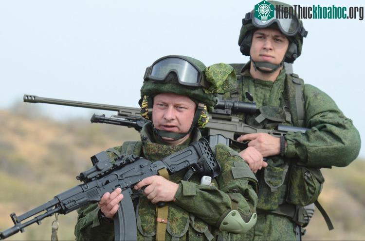 Trọng lượng cơ bản của bộ quân phục Ratnik chỉ tầm 12kg và tối đa 20kg.