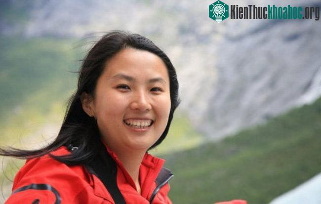 Cô là người thích ăn thịt, nếu trên bàn ăn không có thịt, tôi sẽ cảm thấy không có hứng thú ăn uống gì nữa.