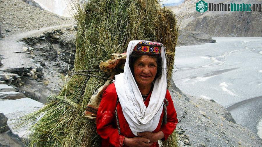 Người Hunza luôn giữ nụ cười trên môi, sống không nghi ngờ và vô tư như những đứa trẻ.