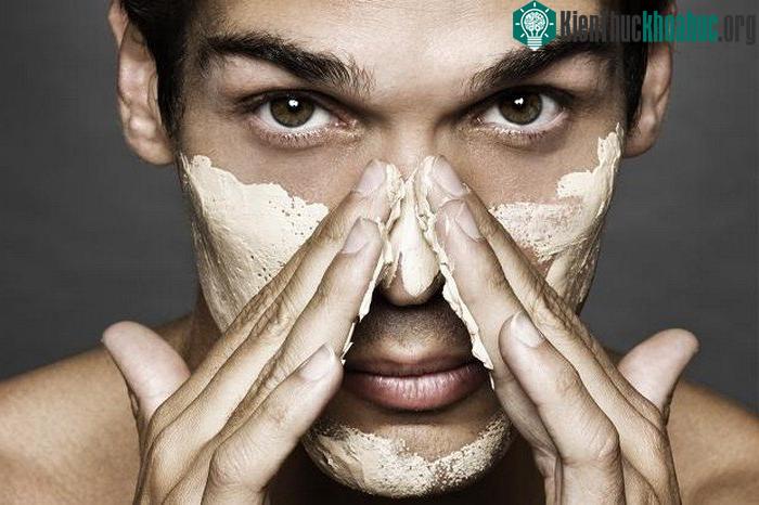Sữa rửa mặt là sản phẩm quan trọng nhất mà phái mạnh cần chú ý.