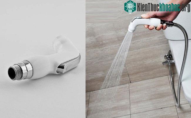 Dùng nước sạch sẽ hơn dùng giấy nhiều.