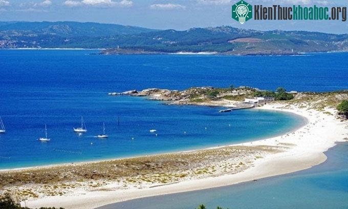 Bãi biển cát trắng thuộc quần đảo Cíes, Galicia, Tây Ban Nha