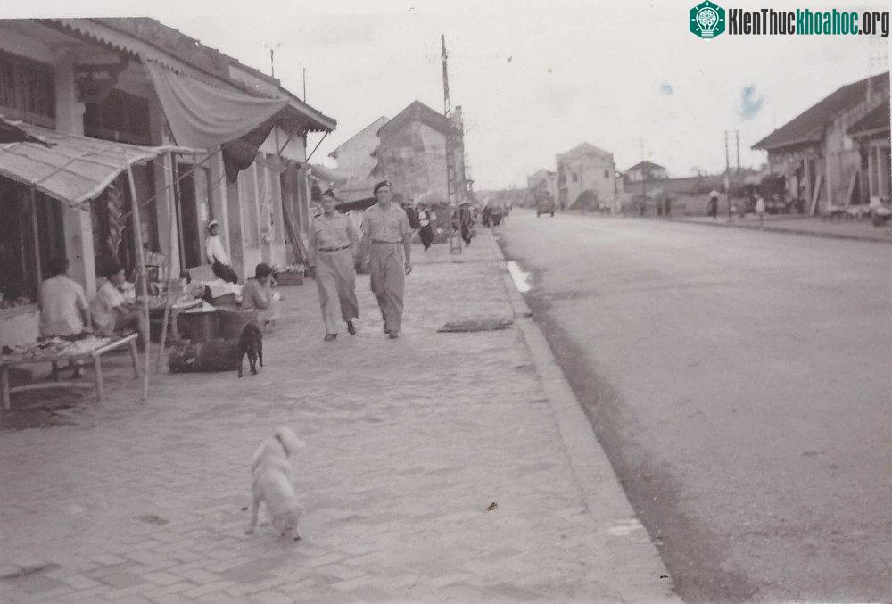 Đường phố ở thị trấn Gia Lâm.