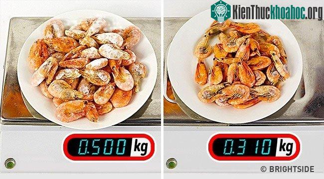 Để thành phẩm nặng hơn, 1 số nhà sản xuất trên thế giới đã thêm nước vào bao bì.