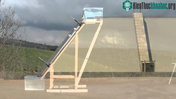 Sau khi đưa ra giả thuyết về cách người Ai Cập xây dựng kim tự tháp, ông chủ công ty xây dựng Chris Massey và con trai đã làm thí nghiệm chứng minh. Xem thêm tại đây