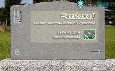Nhận tin nhắn từ người chết ảnh 0