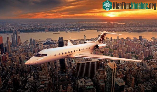 Theo Business Insider, khi cần mua một món hàng hiệu nào đó không có sẵn ở Qatar, người dân nước này sẵn sàng đáp máy bay tới Dubai, thậm chí châu Âu để mua món hàng mình muốn.