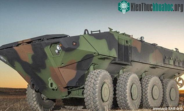 Toàn thể thân xe có hình chữ V, được sơn ngụy trang toàn diện.