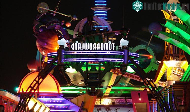 Khu chủ đề TomorrowLand tại công viên Magic Kingdom.