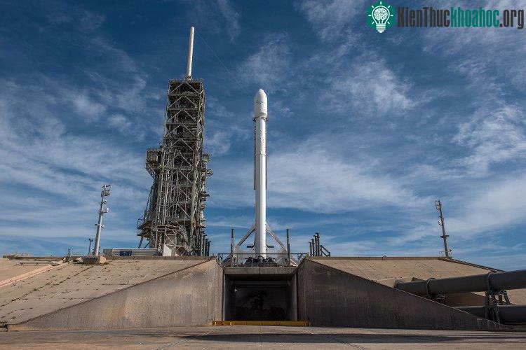 Hình ảnh từ webcast trực tiếp phóng vệ tinh Intelsat 35e bằng Falcon 9.