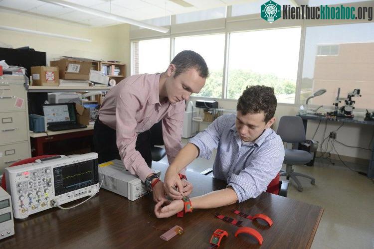 Có nhiều cách tiếp cận để phát triển ra các thiết bị tự cấp điện.