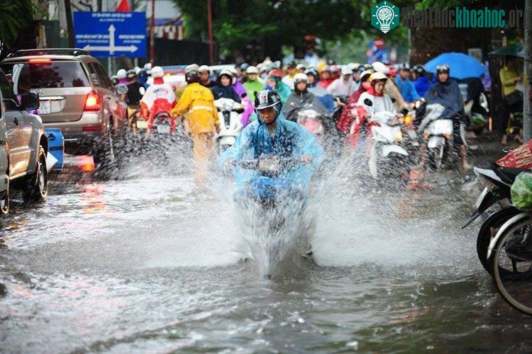 Hà Nội nhiều mây, có mưa, mưa vừa, có nơi mưa to và rải rác có dông.