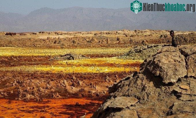 Lòng chảo Danakil còn là một trong những nơi thấp nhất thế giới với độ sâu 125m dưới mực nước biển.