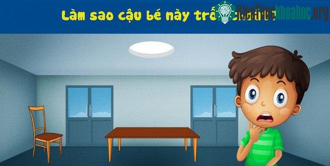 Một cậu bé đang bị kẹt trong một căn phòng.