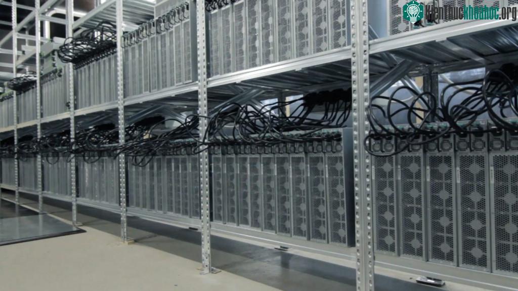 Đất nước Iceland có 3 ưu điểm quan trọng cho việc khai thác bitcoin: giá điện rẻ, mạng Internet tốt và khí hậu lạnh.