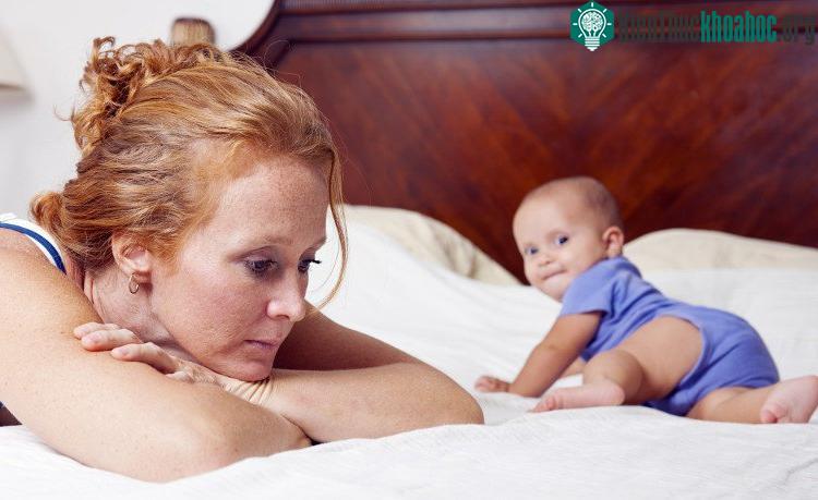 Không còn sức lực và không có động cơ trong cuộc sống là một trong những dấu hiệu của trầm cảm sau sinh.