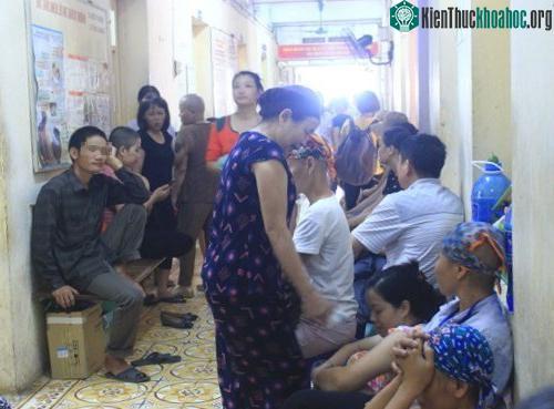Bệnh nhân ung thư vú khám và điều trị tại Bệnh viện K cơ sở 1.