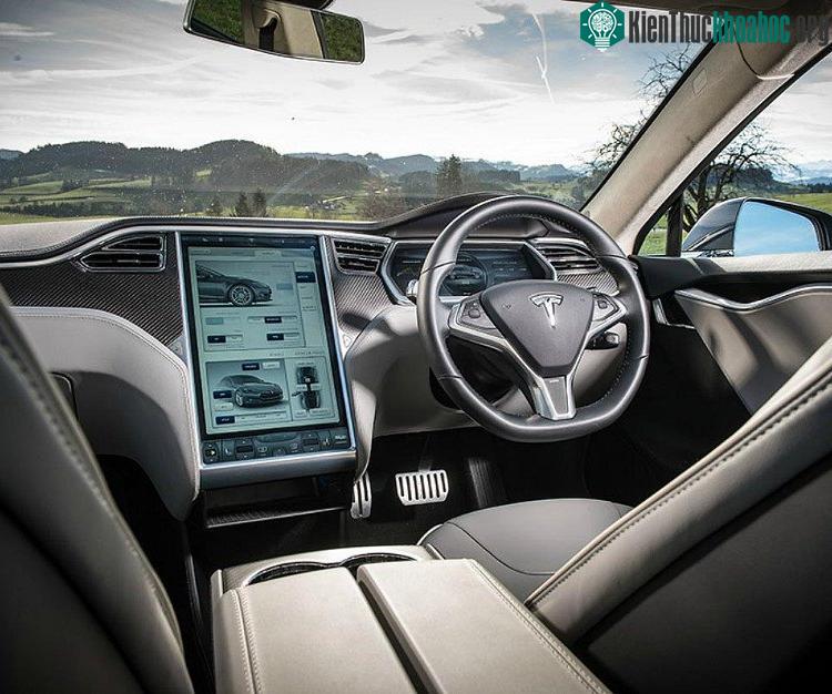 Mẫu Tesla Model 3 có giá dễ thở nhất là 30.000 USD.