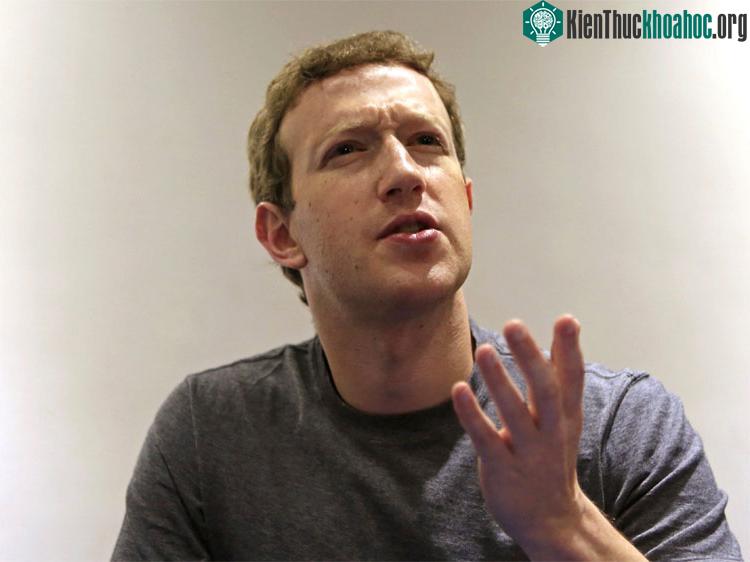 Tyler Winklevoss từng nói về Mark trong một bài phỏng vấn: "Mark là người giàu có nghèo nhất mà tôi từng thấy trong đời".