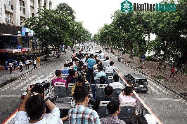 "Du khách" có thể ngắm Tháp Hòa Phong, Tháp Rùa, bưu điện Hà Nội từ một góc nhìn hoàn toàn mới.