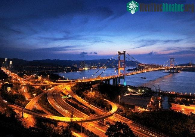 Đây là cây cầu có nhịp lớn thứ 7 thế giới, có cả đường sắt lẫn đường bộ.