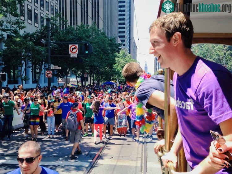 Mark Zuckerberg ngoài ra cũng có một biệt thự trị giá 10 triệu USD ở San Francisco.