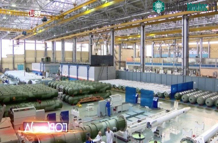 Avangard là một trong những công ty con trực thuộc Tập đoàn tên lửa Almaz-Antey của Nga