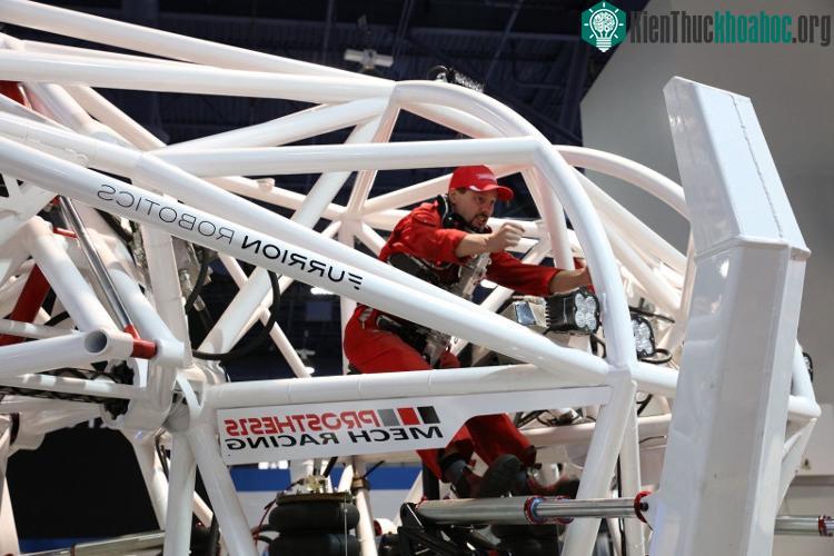 Buổi thử nghiệm Prosthesis đầu tiên.