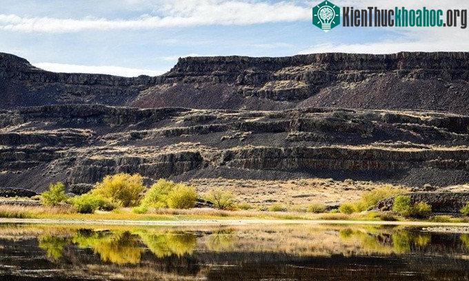 Dãy Cascade chia tiểu bang Washington, Mỹ, thành hai vùng có khí hậu rất khác nhau.