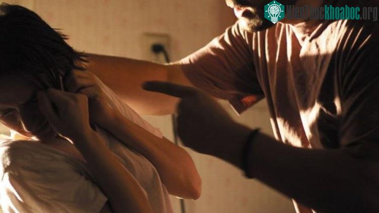 Bạo lực đối với phụ nữ do người chồng gây ra sẽ làm tăng gần gấp 2 lần khả năng mắc bệnh trầm cảm sau này.