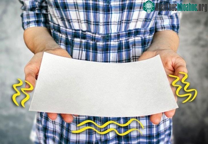 Kiểm tra tuyến giáp chỉ bằng 1 tờ giấy.