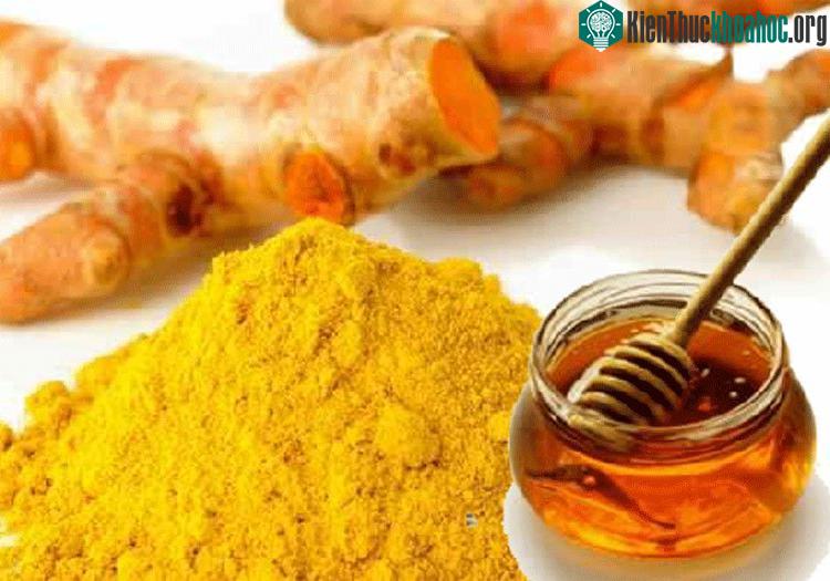 Dùng mật ong hoặc trộn với bột nghệ rồi thoa vào chỗ bị loét trong miệng.