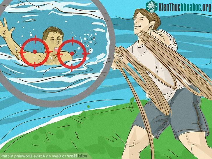 Nếu nạn nhân ở xa bờ, bạn có thể sử dụng dây thừng dài.