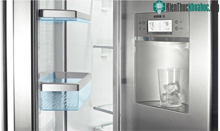 Tính năng làm đá tự động (lấy nước trực tiếp từ vòi) cũng là một trong những điểm thú vị của một số dòng máy.