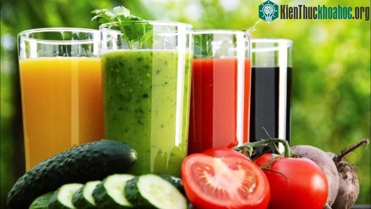 Nước ép trái cây vô tình loại bỏ những chất xơ bổ dưỡng có trong trái cây, rau củ.
